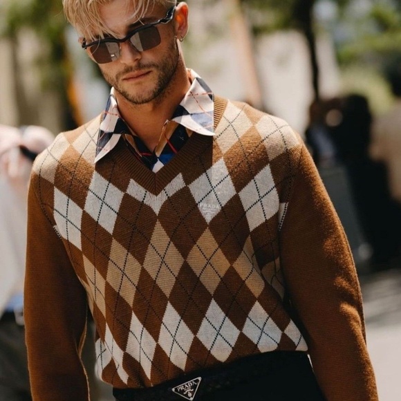 CLUB MONACO Argyle Sweater - Picture 7 of 9